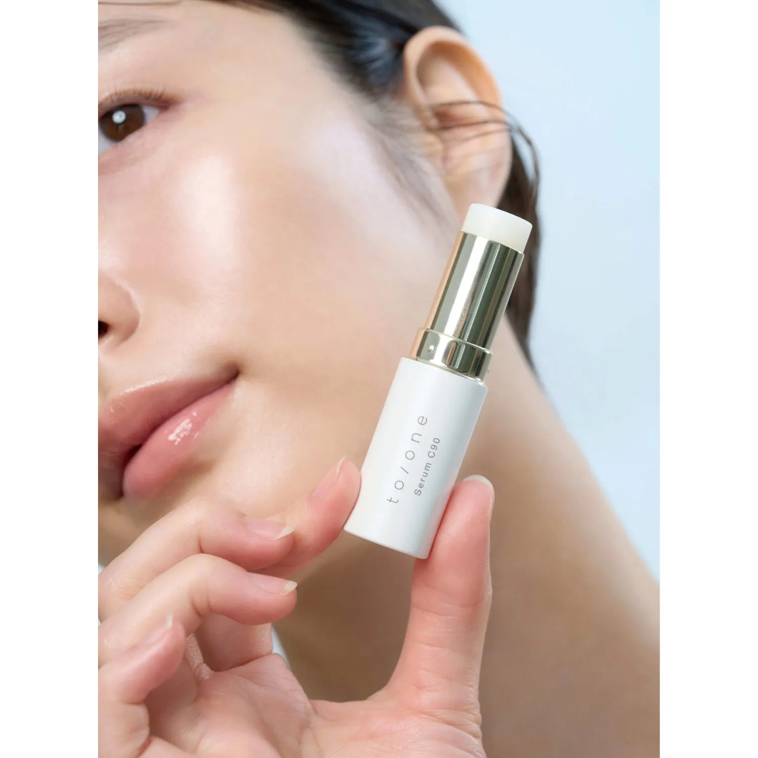 to/one Brightening Glow Serum